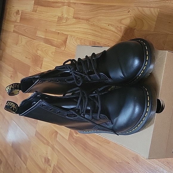 Women's Dr. Martens - Picture 7 of 9